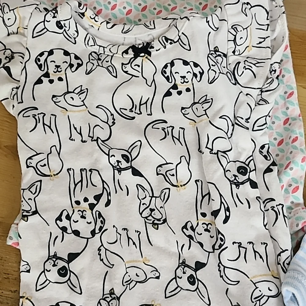 (4) Bodysuits 6m